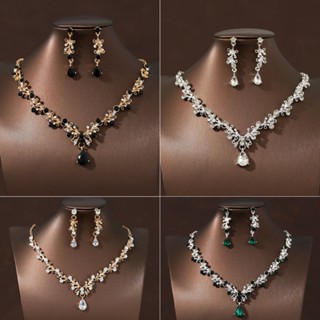 ชุดสร้อยคอน้ำเงินและต่างหูเจ้าสาวจากพลอยเทียม พร้อมประกายไฟ …