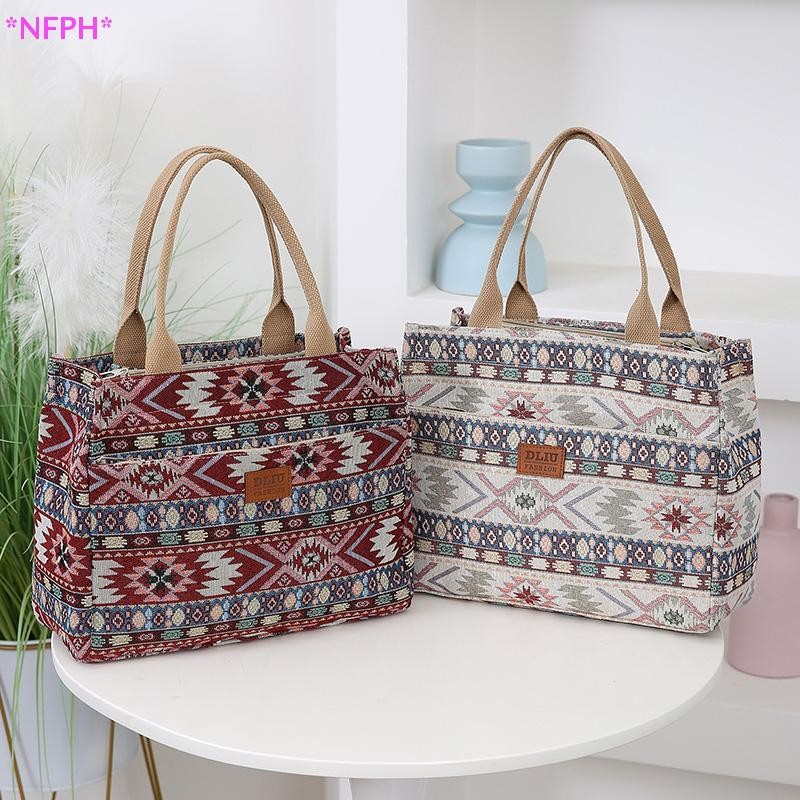 NFPH> แฟชั่นสไตล์ชาติพันธุ์กระเป๋าถือกล่องอาหารกลางวันกระเป๋าหญิงแบบพกพา บีบอัด สิริ กระเป๋าขนาดใหญ่ความจุจิปาถะ กระเป๋าสําหรับของขวัญผู้หญิ