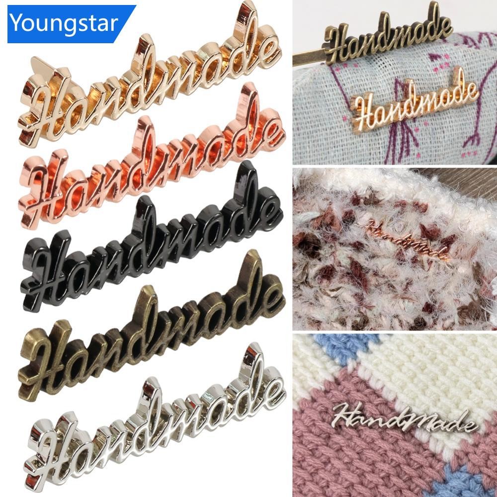 YOUNGSTAR 10 ชิ้นโลหะ Handmade ป้ายสี่เหลี่ยมผืนผ้าโลหะผสมสังกะสี Hand Made ตัวอักษรป้าย DIY จักรเย็บผ้าอุปกรณ์เสริม A3M1