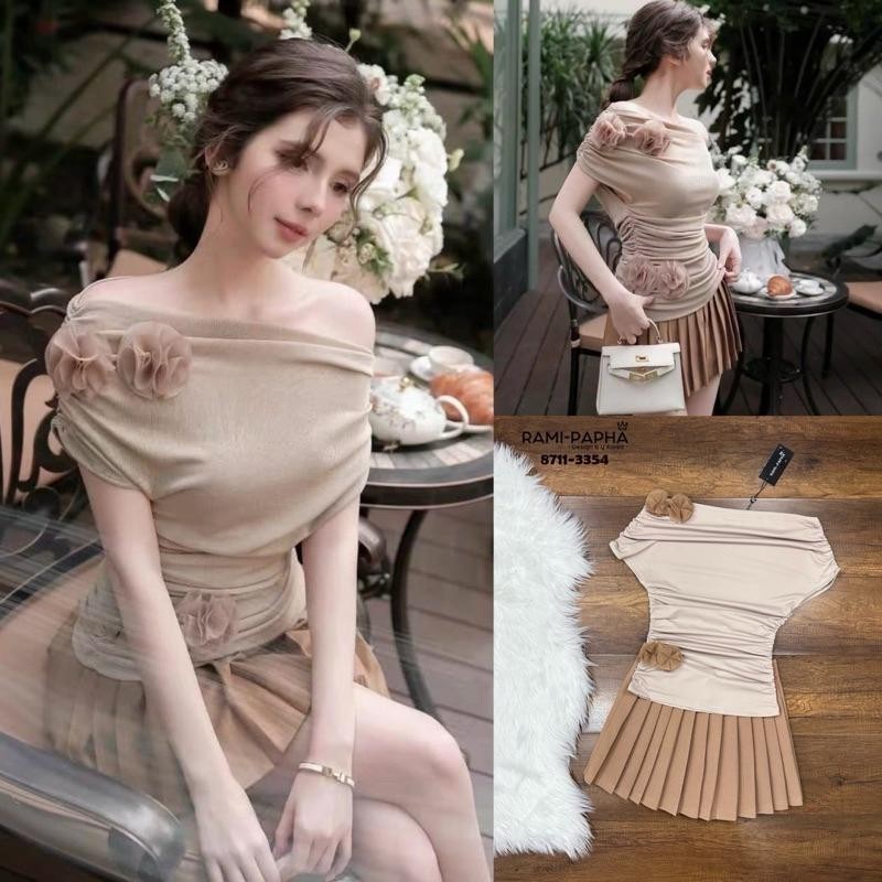 Hiso.closet RAMI23 Set เสื้อปาดโชว์ไหล่ มาคู่กับ เข็มกลัดดอกไม้3D แมทช์กับ กระโปรงจับจีบรอบ