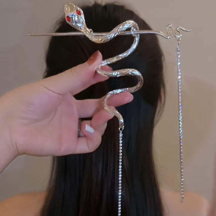 ปีงูปีใหม่สไตล์ใหม่ที่ไม่ซ้ํากัน Twisted งู Twisted เครื่องประดับผม Niche Design High-End แฟชั่น Hairpin