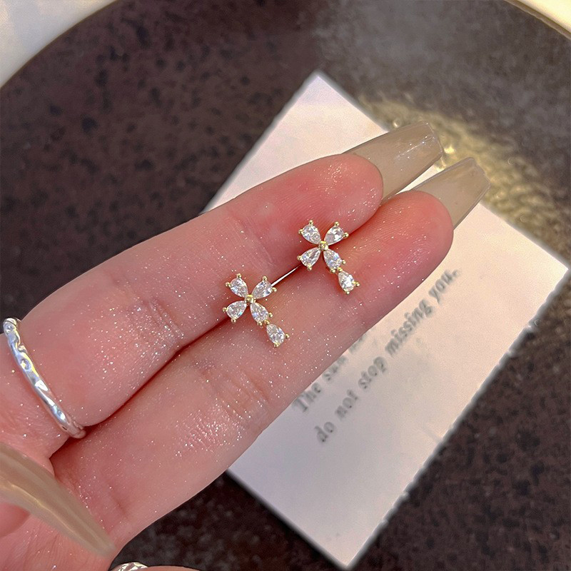 หรูหราเพชรคริสตัลข้ามผู้หญิงที่เรียบง่ายแฟชั่นเครื่องประดับกุหลาบทองเหล็กไทเทเนียมต่างหูสตั๊ด