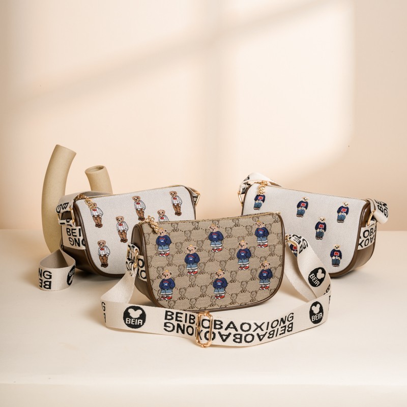 หมีพิมพ์กระเป๋าสะพายแฟชั่นcommuter Messenger Bag Retroสายคล้องไหล่กว้างไหล่กระเป๋าMessenger All-Matchกระเป๋าสี่เหลี่ยมเล็ก