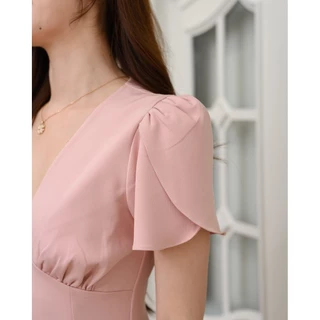 Feisty Flare Dress เดรสอกจีบเดรปแขนกลีบบัว : สีชมพู