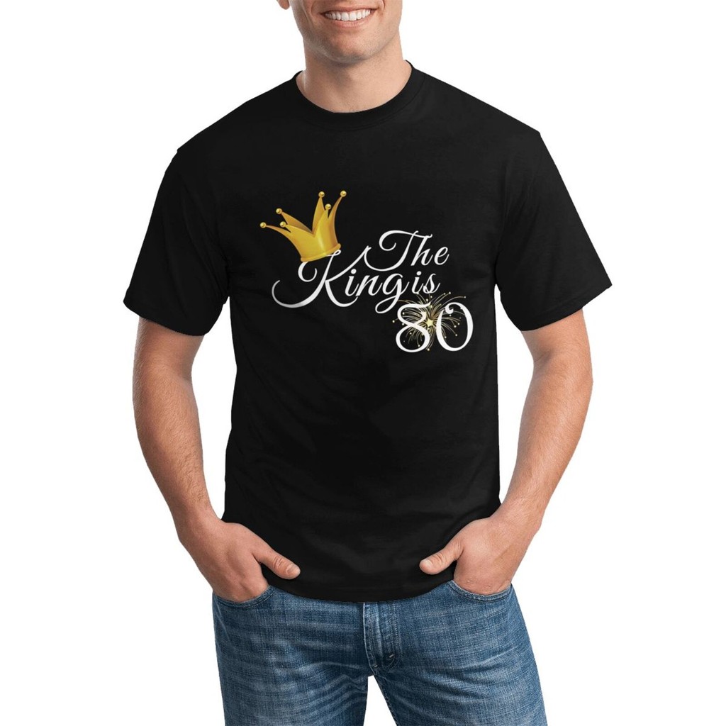 80Th Birthday Party The King Is 80 เสื้อผ้าผู้ชายใหม่ที่โดดเด่นเสื้อยืด