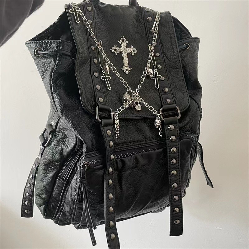 Urnu Original Millennium Hot Girl y2k Soft Pian Culture Backpack Dark Rivets Skull Cross Iron Chain Commuter Bag
