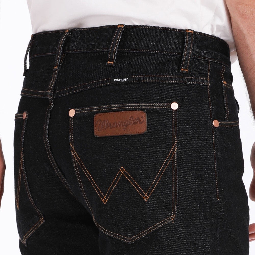WRANGLER กางเกงยีนส์ผู้ชาย เอวกลาง ทรง MWZ รุ่น WR WRMWZ102 สียีนส์ กางเกงยีนส์ กางเกงผู้ชาย เสื้อผ้าผู้ชาย