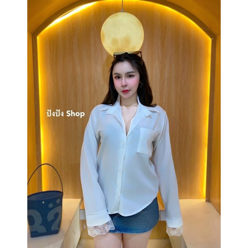 เสื้อเชิ้ตคอวีคอปกแต่งลูกไม้ ทรงสวยฮิตมากกในตอนนี้