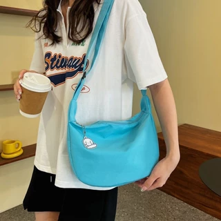 แฟชั่น ใหม่สีทึบสาวกระเป๋าสะพายเกาหลีรุ่นอินเทรนด์นักเรียนวาฟเฟิลความจุขนาดใหญ่สบายๆอเนกประสงค์ กระเป๋าสะพายข้าง