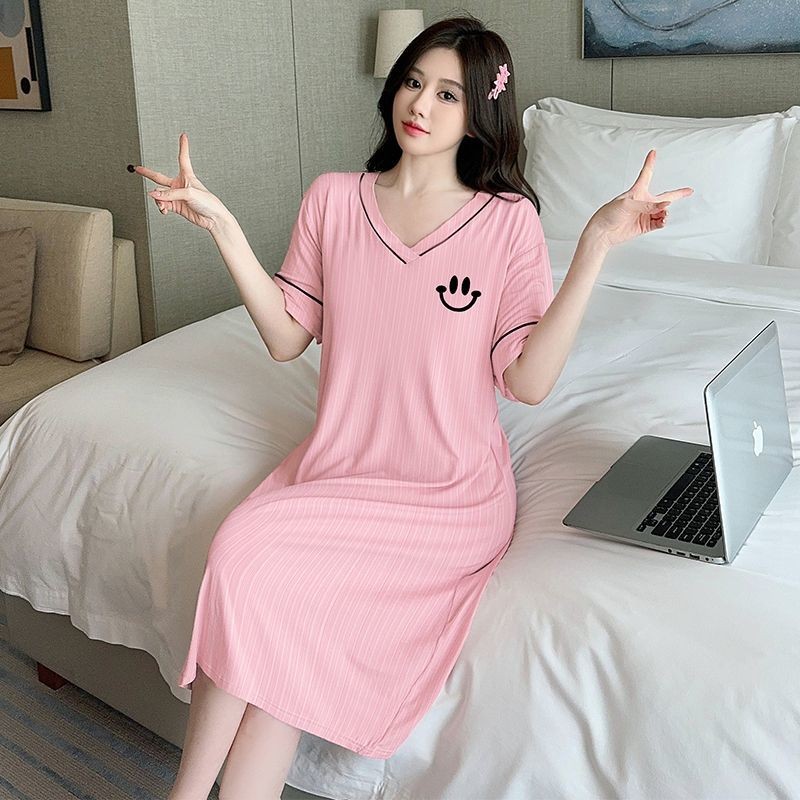 150 กก. ขนาดใหญ่ Nightdress หญิงฤดูร้อนบางสไตล์ผ้าไหมน้ําแข็งสาวนักเรียนไขมัน mmV คอยาว Over-the-Kne