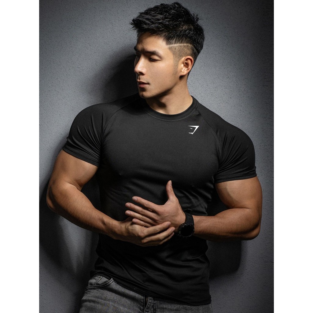 ที-เชิ้ตออกกำลังกาย Gymshark แบบรัดรูปพิมพ์ลายสำหรับผู้ชาย