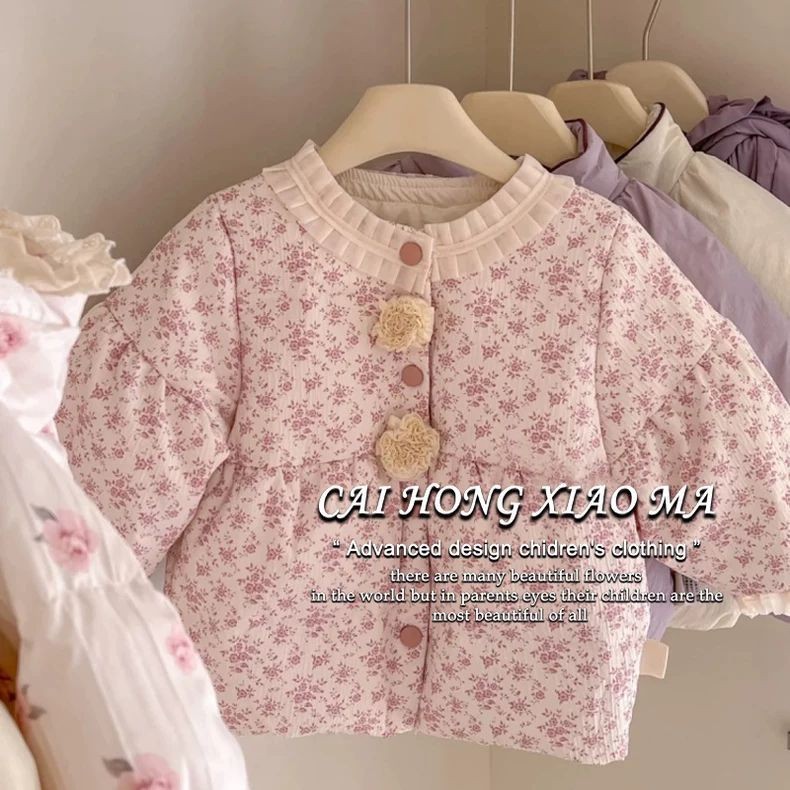 เวอร์ชั่นเกาหลีเสื้อผ้าเด็ก 2024 ฤดูใบไม้ร่วงฤดูหนาวรูปแบบใหม่สาวเสื้อแจ็คเก็ตผ้านวมดอกไม้หวานแจ็คเก็ตผ้าฝ้าย