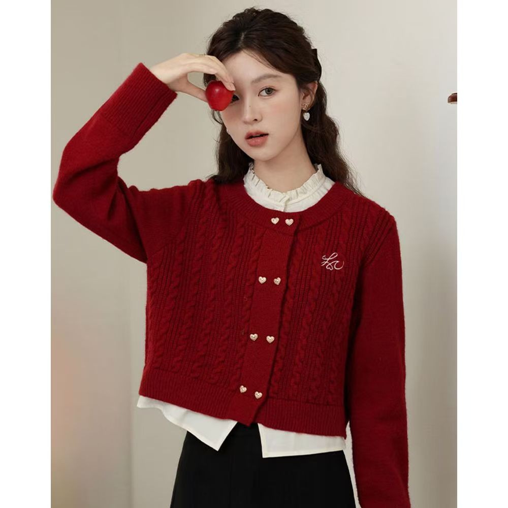 [F-Store] เสื้อสเวตเตอร์ถักสองชิ้นปลอมออกแบบปักลายสำหรับผู้หญิงแบบใหม่ฤดูใบไม้ร่วงและฤดูหนาวแบบสั้นทรงหลวม INS