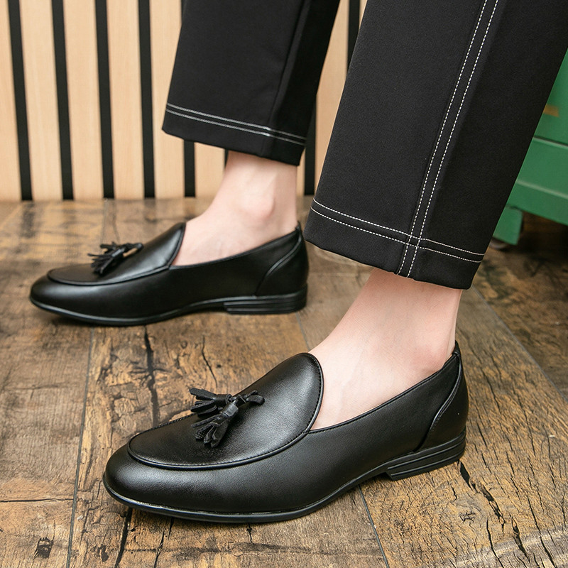 ฤดูร้อนแฟชั่นพู่ Loafer ผู้ชายรองเท้าอย่างเป็นทางการธุรกิจ Pointed Toe คุณภาพสูง Breathable