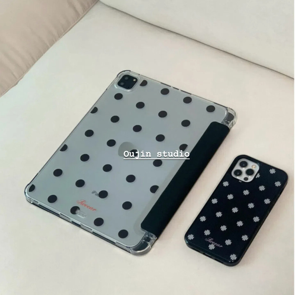 สไตล์เกาหลี ins Niche Design Unique Simple Black Polka Dot เหมาะสําหรับ ipad10th Generation 36 ซม./37 ซม.Air4/5/6 แท็บเล็ตป้องกันกรณี 34 ซม.พร้อมช่องใส่ปากกากันกระแทกฝาครอบ