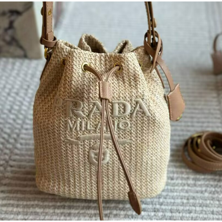 [กล่องของขวัญ] แฟชั่น prada Drawstring Bucket Bag คุณภาพสูงทอผ้าหัตถกรรม Casual Ladies Crossbody Bag