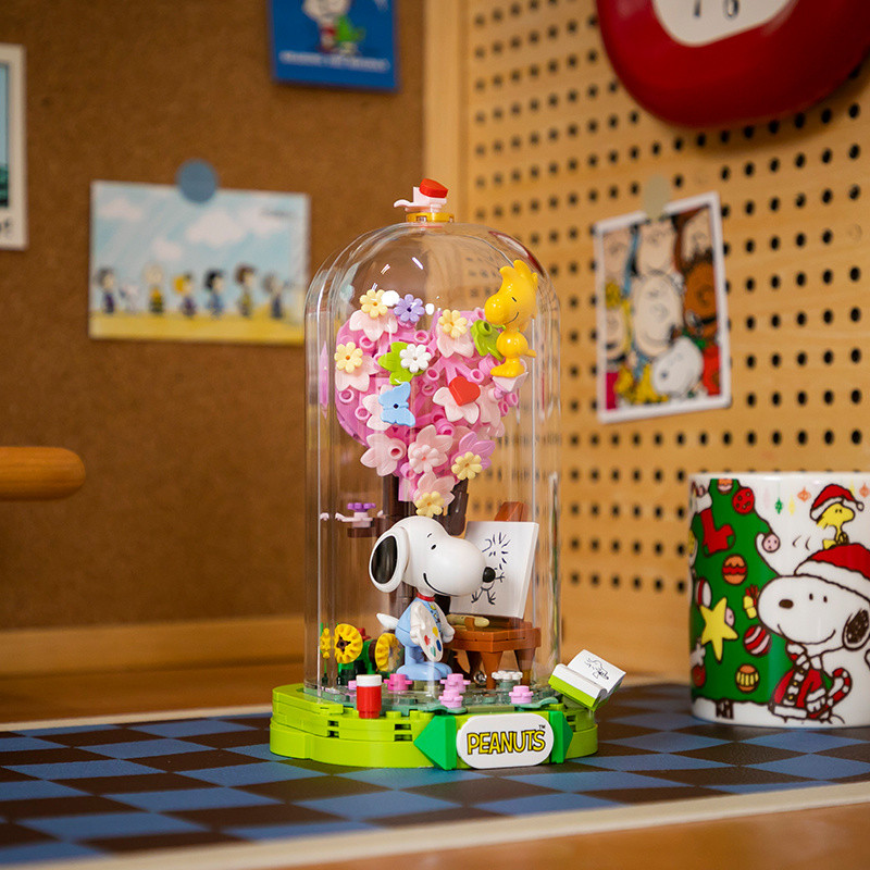 Pinqi บล็อกตัวต่อ Snoopy Co-Branded ฉากการสร้างแบบจําลอง Series การศึกษาจับคู่เครื่องประดับของเล่นการ์ตูนอะนิเมะ M