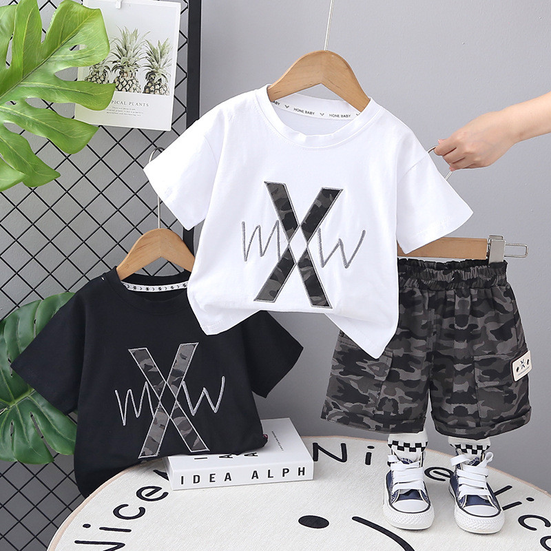 ชาย 2025 ฤดูร้อนใหม่สบายๆเสื้อยืดชุดเด็กทารกแขนสั้นผ้าฝ้าย X ออกแบบ เสื้อยืด + กางเกงขาสั้นลายพราง 2 ชิ้น/เซ็ตเสื้อผ้าชุด