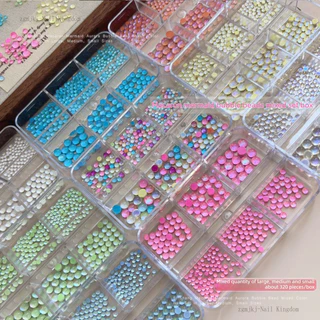 ลูกปัดทรงครึ่งวงกลมสีลูกกวาดมาการองรูปนางเงือกสำหรับตกแต่งเล็บก้นแบนประมาณ 320 ชิ้น /ออโรร่า เมจิค คัลเลอร์ อุปกรณ์ตกแต่งเล็บ / DIY เคสโทรศัพท์ด้วยสติกเกอร์ตกแต่ง