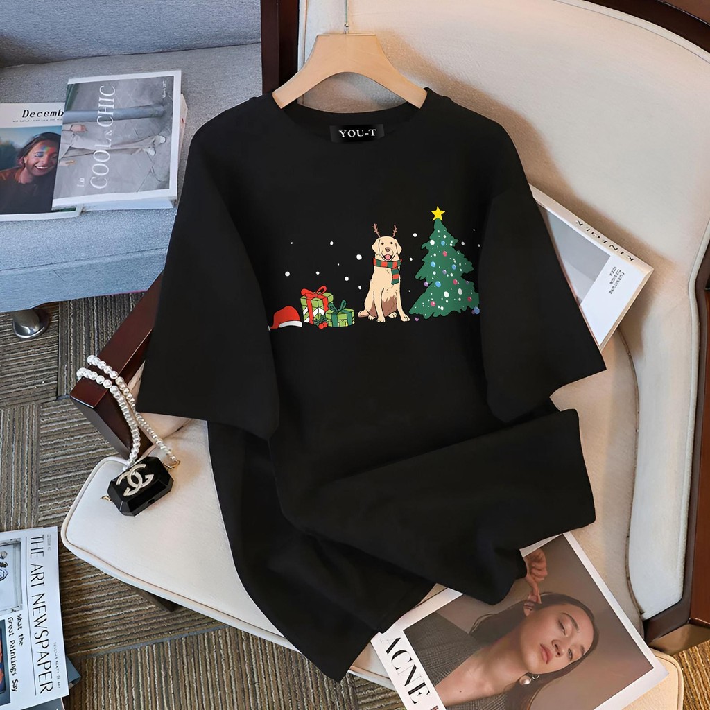 TeeTwoOne 🎄คริสต์มาสเสื้อยืด christmasเรียบง่ายและมีสไตล์"Christmas Tree Dog" ผ้าCOTTONผ้าฝ้ายใส่สบาย เสื้อยืด christmas