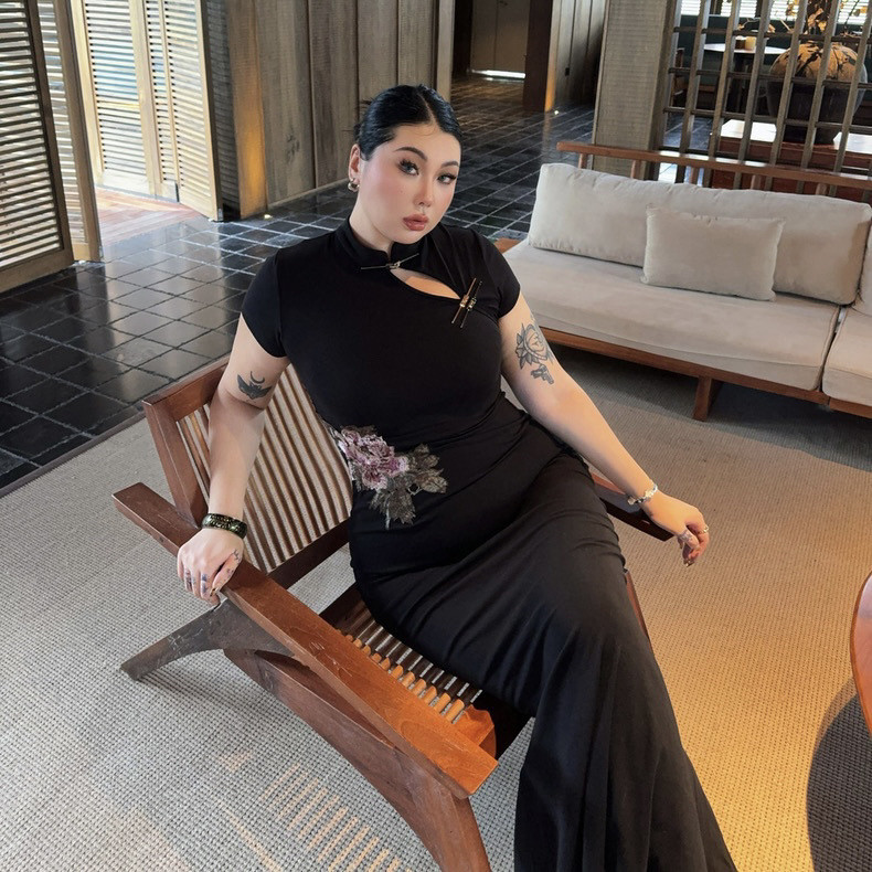 300กก. ไซส์ใหญ่สำหรับสาวอวบใหม่สไตล์จีนกี่เพ้าแบบปรับปรุงย้อนยุคปักลายดอกกุหลาบทรงสลิมฟิตกระโปรงยาวสะโพก/12.29