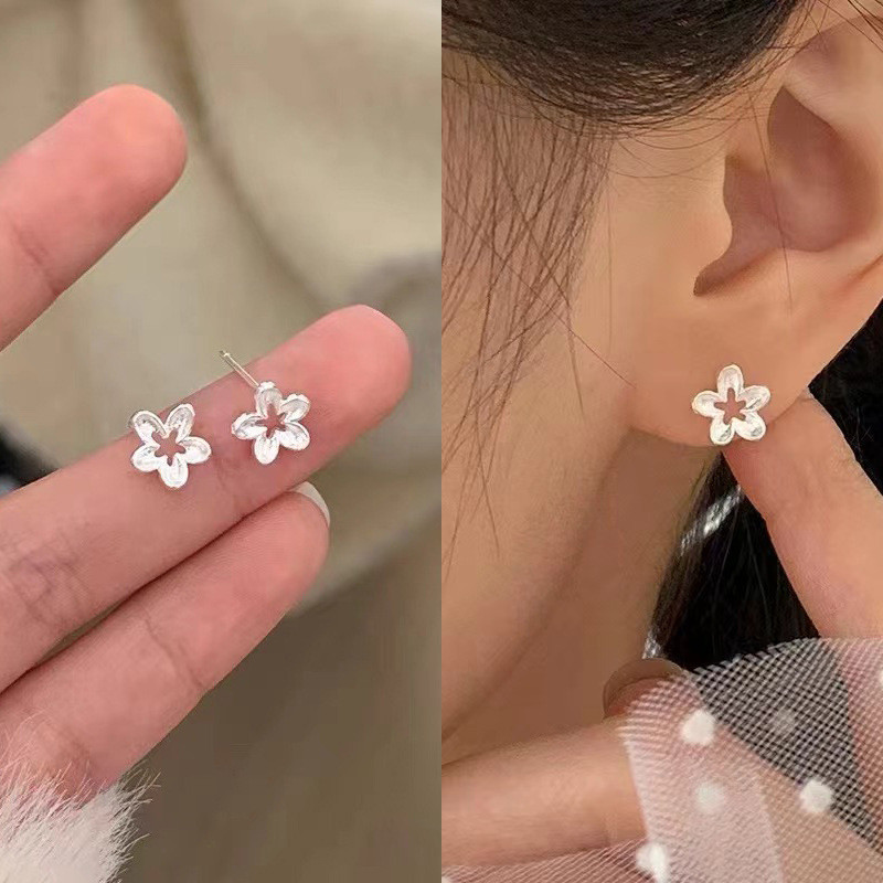 แฟชั่นต่างหูสตั๊ดดอกไม้กลวงหวานอารมณ์ต่างหูผู้หญิงป่า
