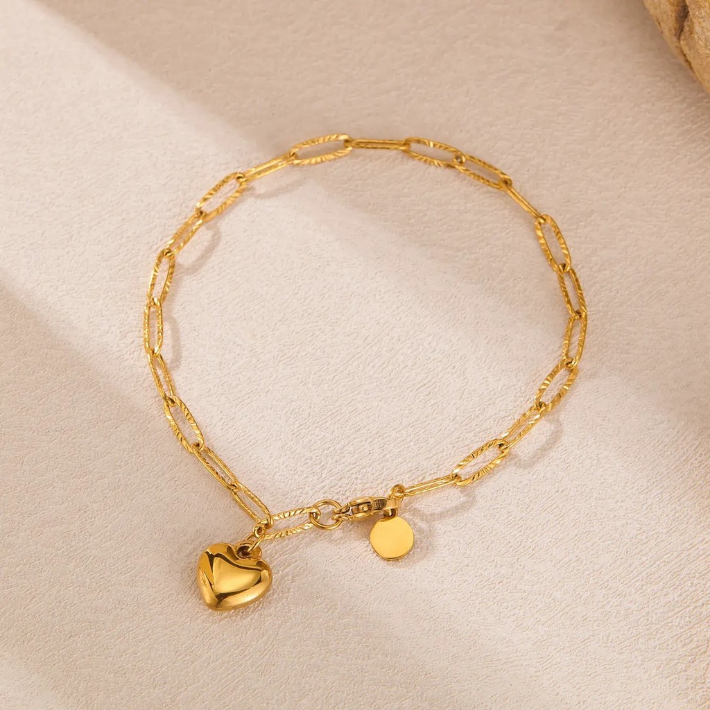 สร้อยข้อมือสแตนเลสสไตล์มินิมอลสำหรับผู้หญิง จี้หัวใจไทเทเนียมที่ไม่ซีดจาง สไตล์คู่รักสำหรับผู้ชายและผู้หญิง