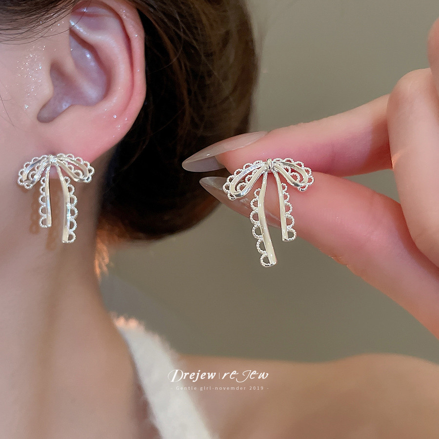 เดรช 925เข็มเงินต่างหูโบว์กลวงลูกไม้สไตล์ใหม่ต่างหูที่เรียบง่ายและหลากหลายแสงหรูหราต่างหูระดับไฮเอนด์