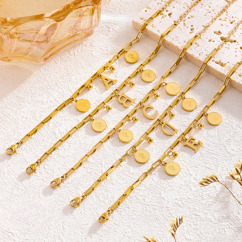 อินเทรนด์ไทเทเนียมเหล็กฮิปฮอปเฉพาะรอบแผ่นสร้อยข้อมือ26ตัวอักษร ผู้มีอิทธิพล อิน 