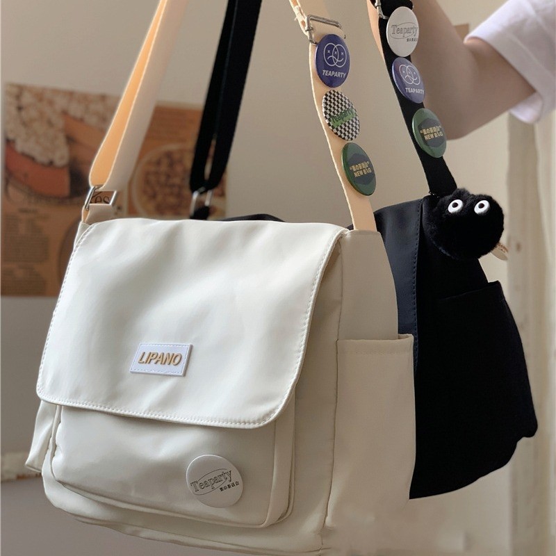 แฟชั่นกระเป๋าสะพายข้างนักเรียนใหม่สําหรับคลาสลําลองผู้หญิงเวอร์ชั่นเกาหลีอินเทรนด์ไหล่ญี่ปุ่นย้อนยุคลําลองอเนกประสงค์ Mailman