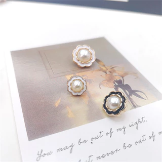 10-Pack Elegant Pearl ปุ่มดอกไม้สีดําสีขาว 12.5/18/25 มม.ปุ่มเย็บผ้าพลาสติกสําหรับชุด Blazer Decor Minimalist ดอกไม้ DIY Craft อุปกรณ์เสริม