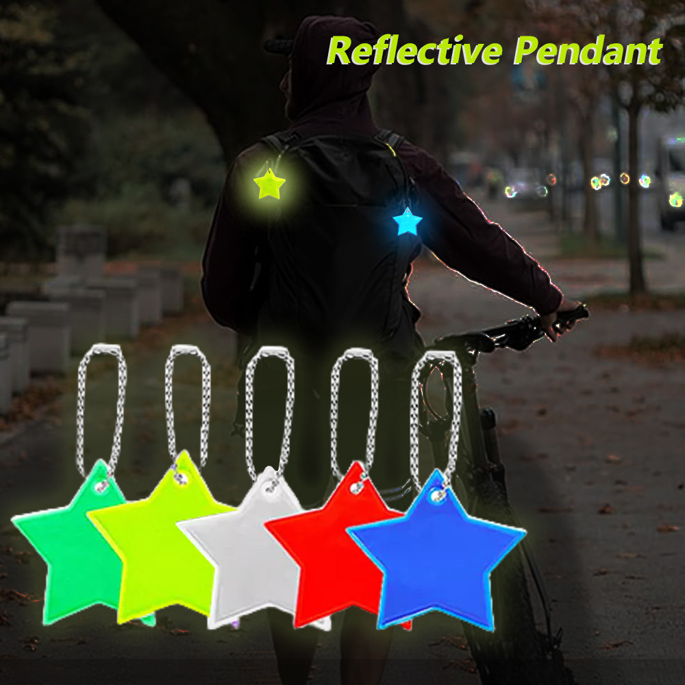 ดาวที่มีสีสันสะท้อนแสงพวงกุญแจจี้แฟชั่นกระเป๋าเป้สะพายหลังจี้คืนขี่สองด้านสะท้อนแสงแหวนกุญแจป้ายเตือน