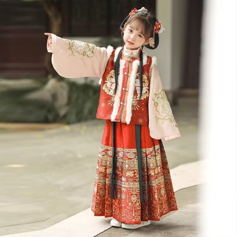 เสื้อผ้าปีใหม่เด็ก ฮันฟู ม้าใบหน้ากระโปรงสาวฤดูหนาวขนแกะซับหนาสไตล์จีนทําสูท