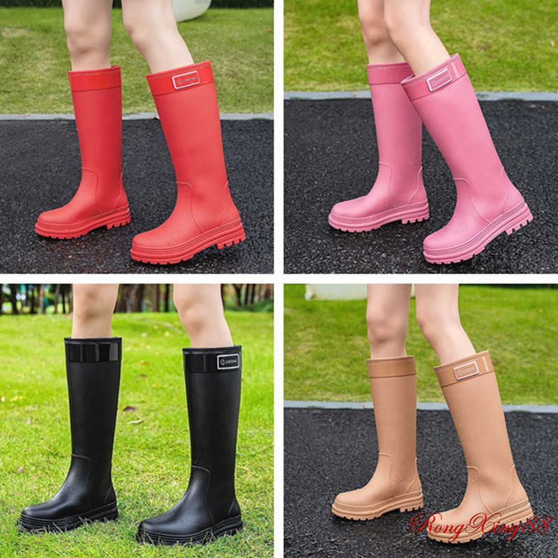 รองเท้าบูทกันฝนผู้หญิง กันลื่นและทนต่อการสึกหรอ กันน้ำ กันคราบ นุ่มและเบา ซับในผ้าก๊อซ รองเท้าทำงานวันฝนตก