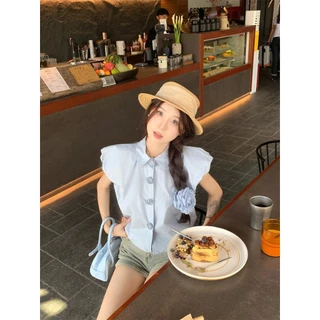 Chili Koko เสื้อเชิ้ตลายดอกกุหลาบสามมิติปกโปโลฤดูร้อนมีดีไซน์ที่เป็นเอกลักษณ์ เสื้อครอป W590