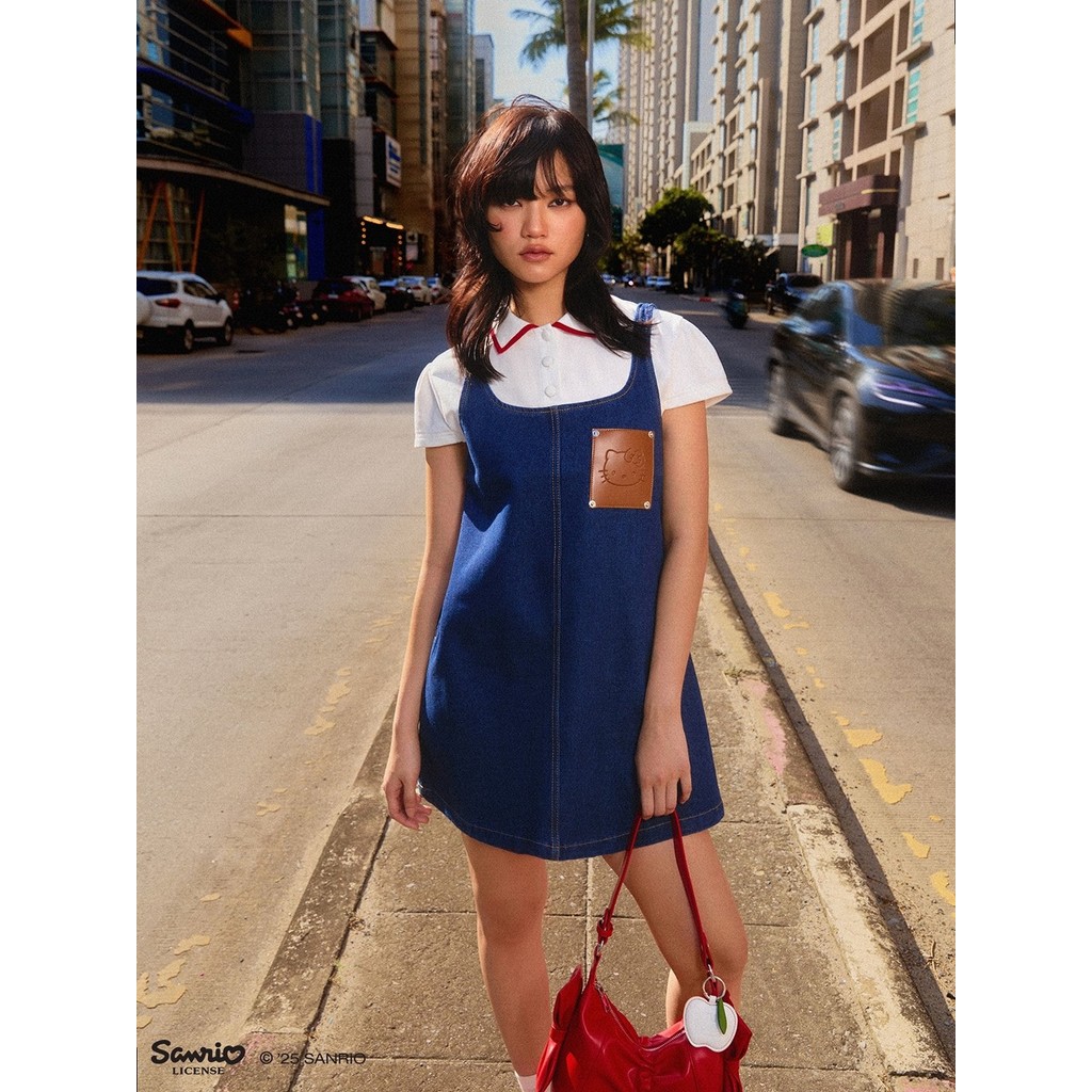 Pomelo. ♥ Hello Kitty เดรสยีนส์แต่งกระเป๋าที่อก / Pomelo. ♥ Hello Kitty Denim Pocket Dress