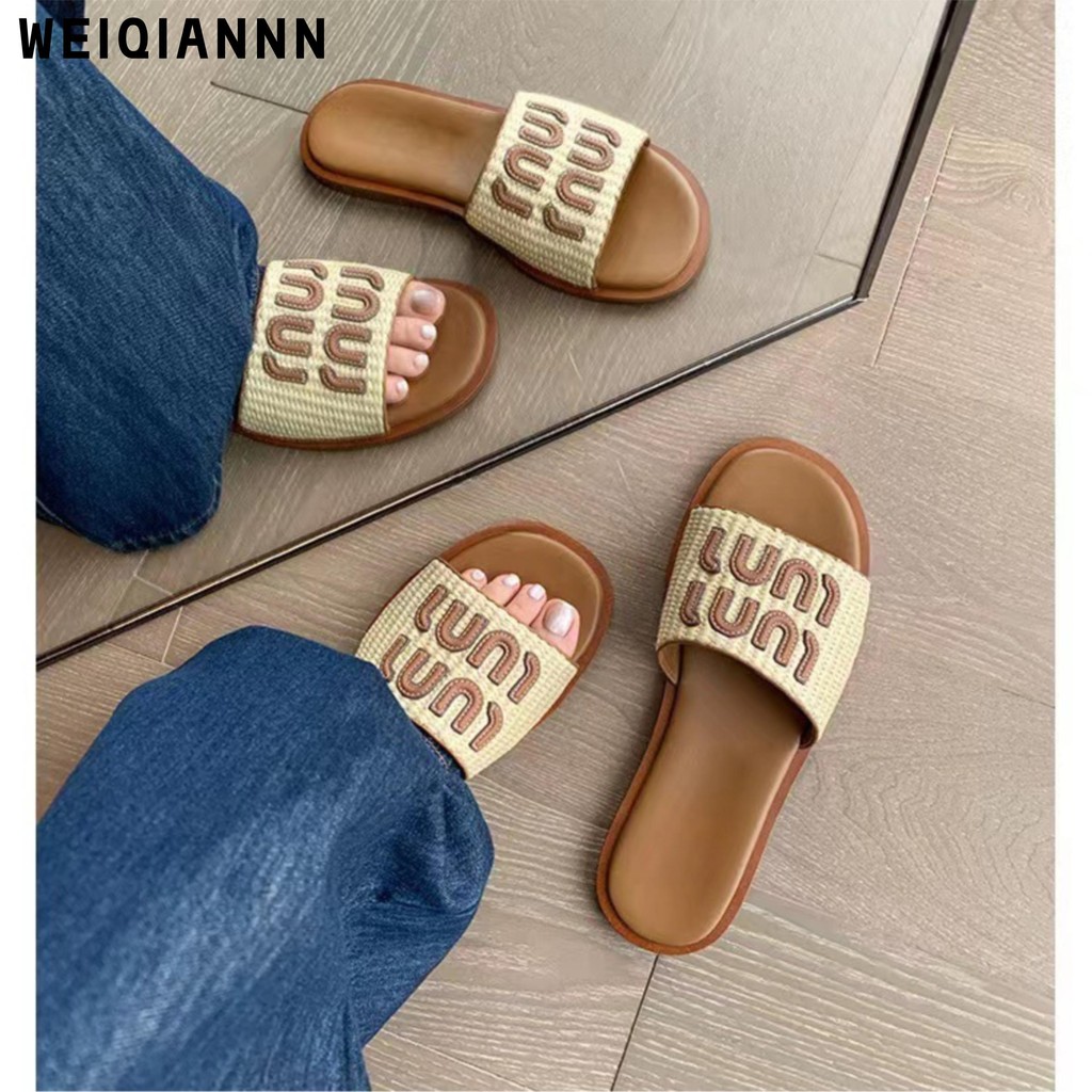 {Chicwalks} รองเท้าแตะส้นแบนแบบถักเหมาะสําหรับการสวมใส่กลางแจ้งผู้หญิงที่สะดวกสบายรองเท้าแตะ Miumiu