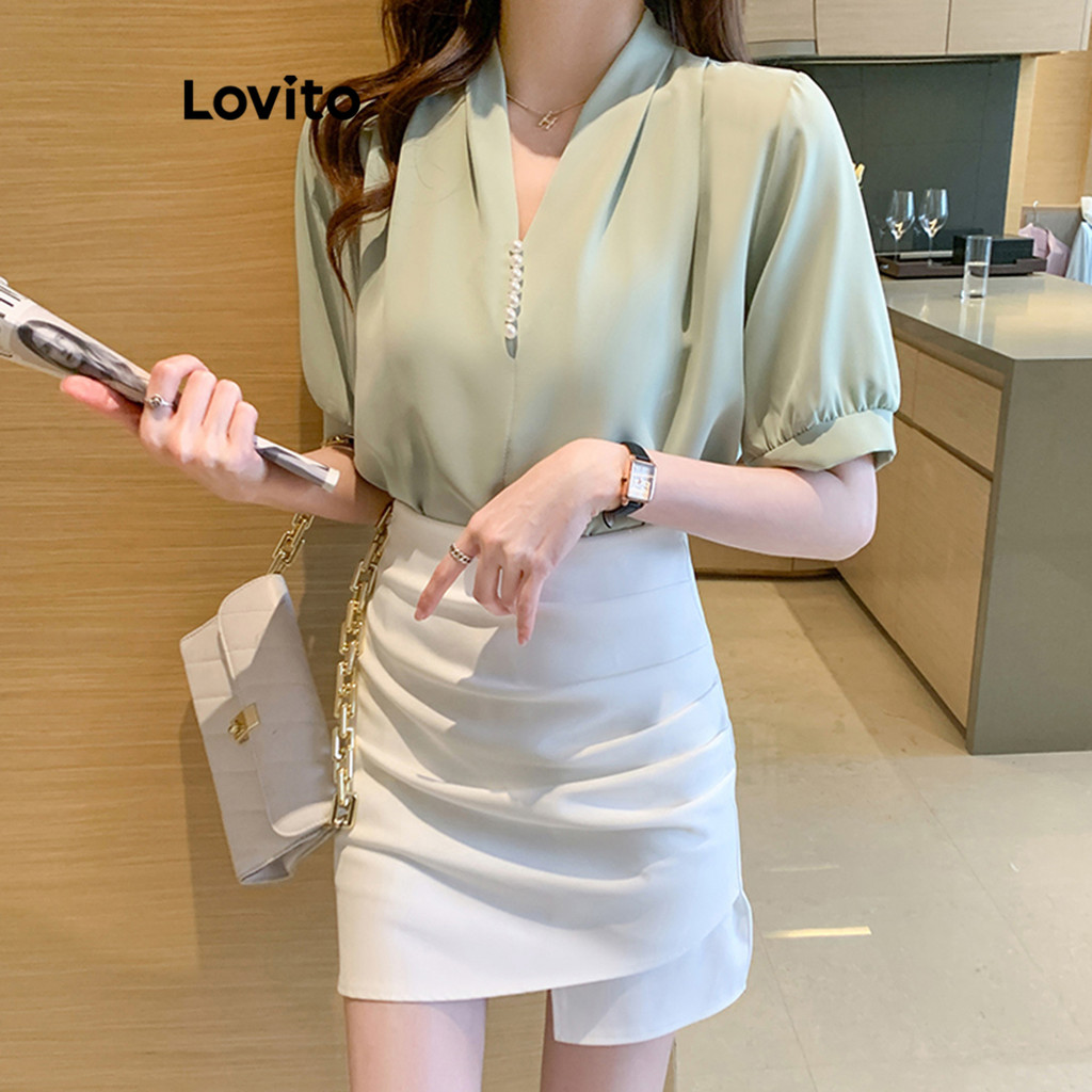 Lovito เสื้อเบลาส์ เบสิก สีพื้น สไตล์สง่า สำหรับผู้หญิง LNE21154 (หลากสี)