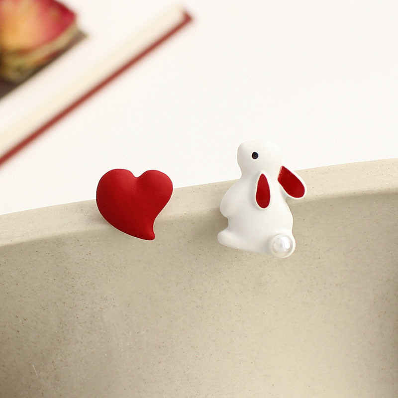 ต่างหูสตั๊ดกระต่ายวิmsical: Sweet & Girly Heart Mismatched Design - เครื่องประดับในชีวิตประจําวัน Petite for Girls