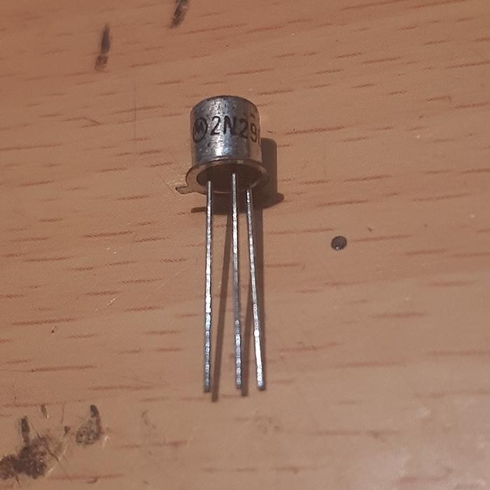 ส่วนทรานซิสเตอร์ 2N2907 2N 2907 NOS อุปกรณ์ไฟฟ้าบรรจุภัณฑ์ดีบุก