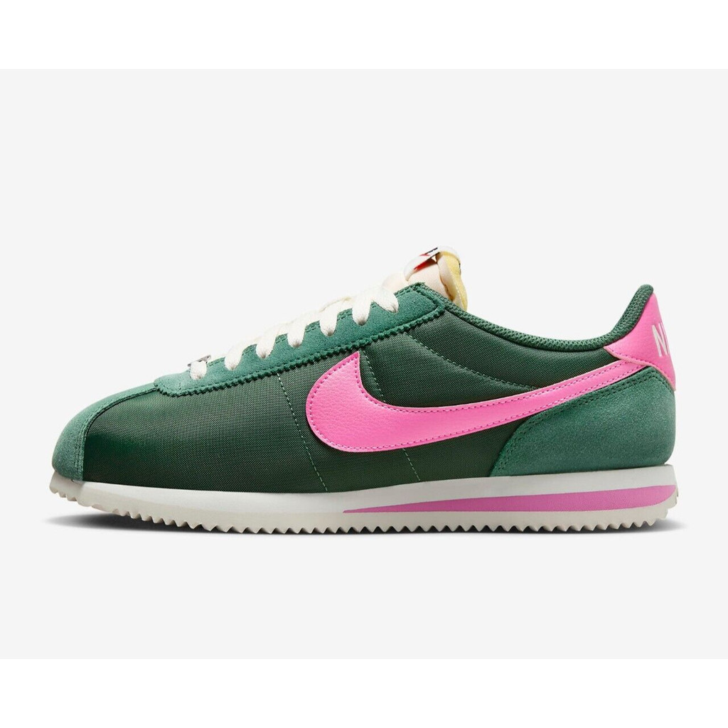 Nike Cortez Trainers ในสีเขียวและสีชมพูทุกขนาดมีจํานวนจํากัด