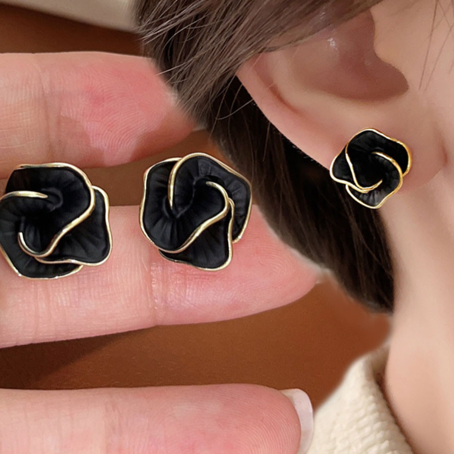 ต่างหูดอกเคมีเลียสีดําทาสีฝรั่งเศสหญิงสไตล์ใหม่สไตล์เย็นต่างหูดอกไม้นิช