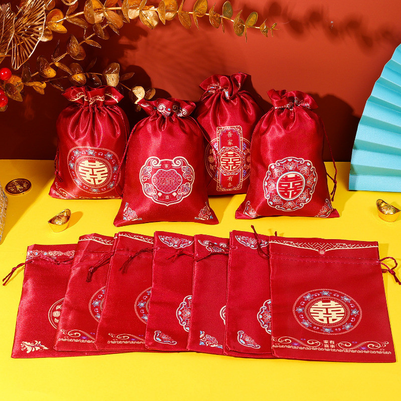 [ ที่โดดเด่น ] กระเป๋าหูรูดผ้าซาตินสีแดง - กระเป๋าห่อขนมแต่งงาน - กระเป๋าตกแต่งของขวัญเทศกาล - แพ็คเก็บรายการเล็กๆ - ถุงบรรจุขนมถั่ว - รูปที่ 6