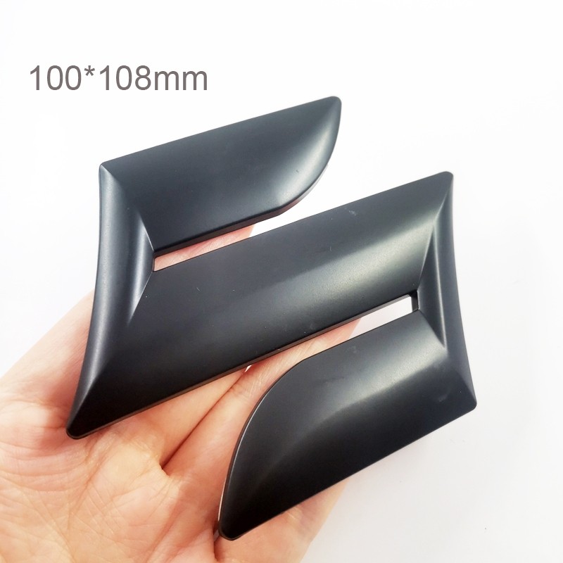 1 x ABS สีดํา S ตัวอักษรโลโก้รถ Auto ด้านหลังป้ายสัญลักษณ์ด้านหน้าสติกเกอร์รูปลอกสําหรับ SUZUKI