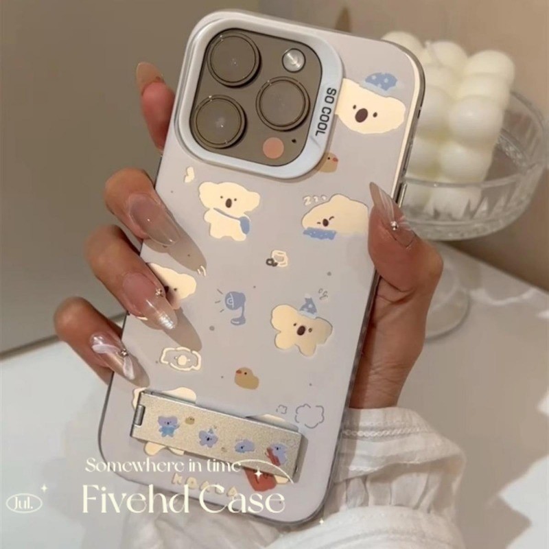 น่ารัก Kola เคสโทรศัพท์ + ขาตั้งเคสโทรศัพท์สําหรับ iPhone 11 16 15 14 13 12 Pro Xs Max XR X 7 8 Plus ใหม่เรืองแสงโทรศัพท์มือถือกรณีกันกระแทกป้องกันปกหลัง
