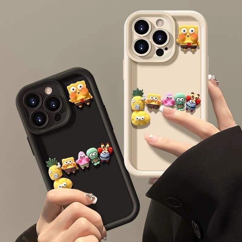 SpongeBob SquarePants Family Doll เหมาะสําหรับเคสโทรศัพท์ iPhone 16 iPhone15141312ตัวเมีย 7p8plusXSM