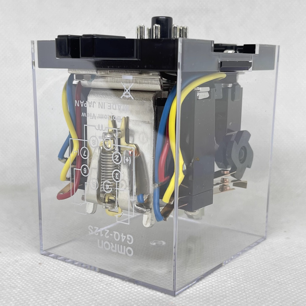 Omron G4Q-212S AC220V DC24V รีเลย์วงล้อไฟฟ้ารอบ 8 Pins