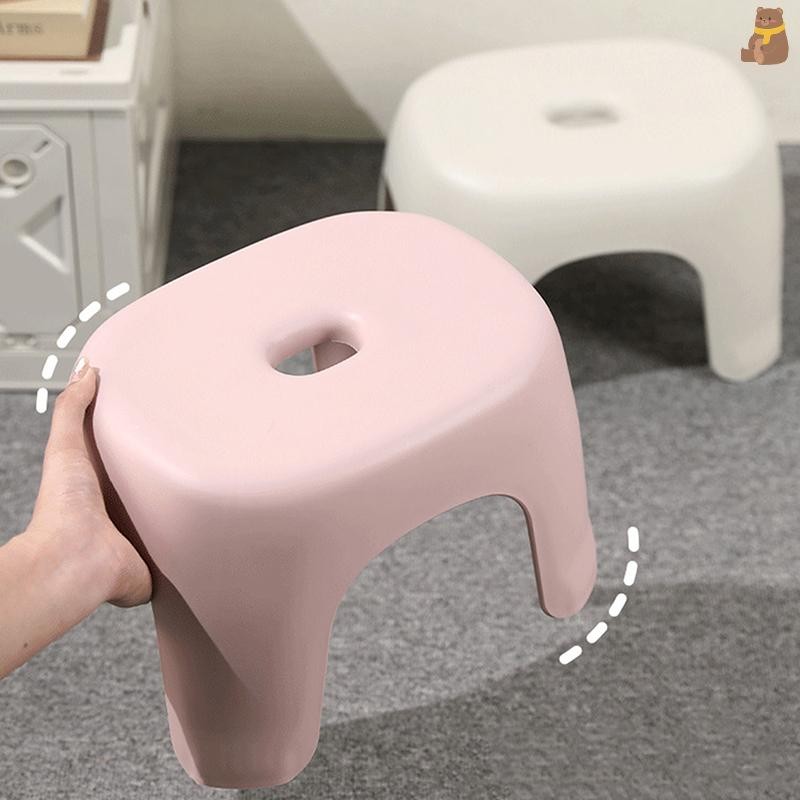 สตูลพลาสติกหนา Stackable ในครัวเรือน ม้านั่งเล็กสําหรับห้องน้ําและรองเท้า เด็กนั่งได้