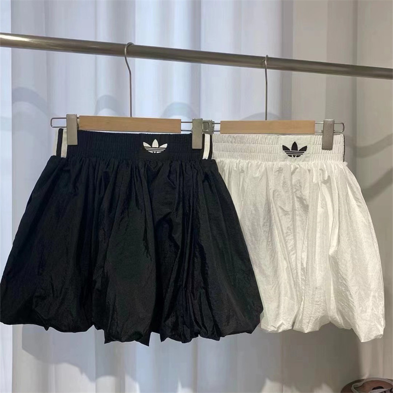 ปักโลโก้ผู้หญิงกระโปรงสั้นซับในกางเกงแฟชั่นลําลองกระโปรงจีบ