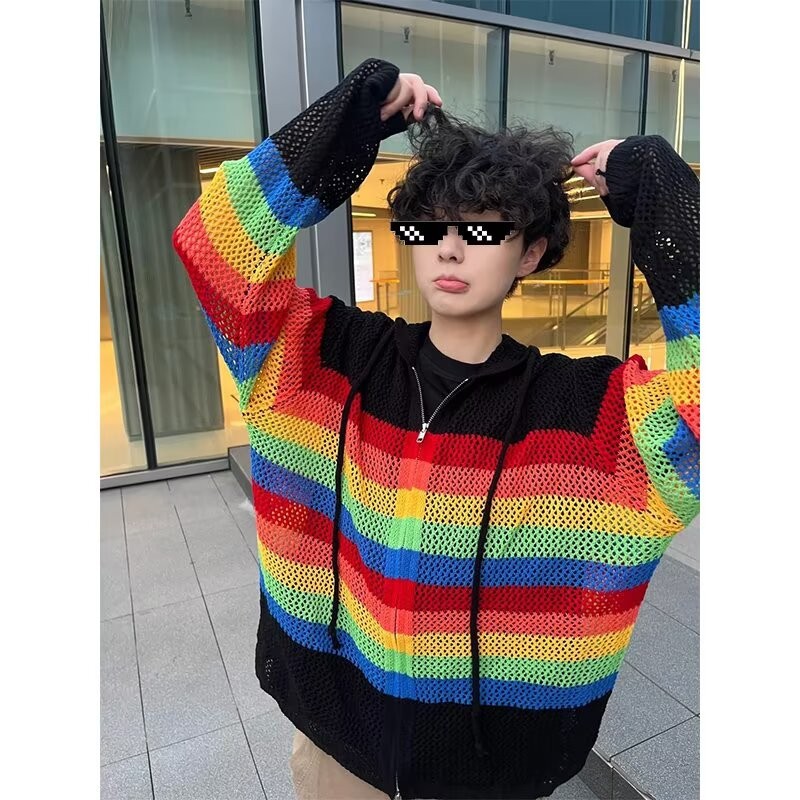 2025 เสื้อสเวตเตอร์ถักมีฮู้ดดีไซน์ลายทางสีรุ้งสร้างสรรค์สำหรับผู้ชายและผู้หญิงในฤดูร้อนใหม่